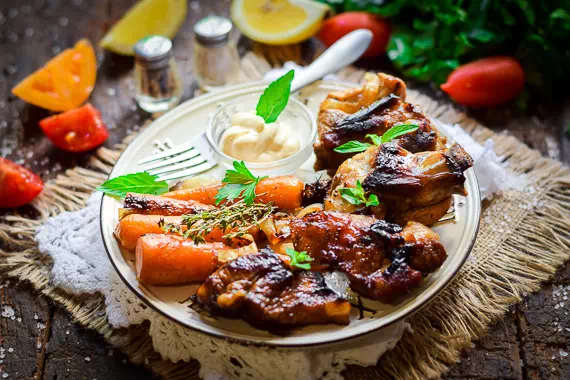 свиные ребрышки в духовке с морковью и луком рецепт фото 7